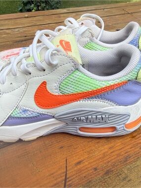 Nike Air Max women size 6